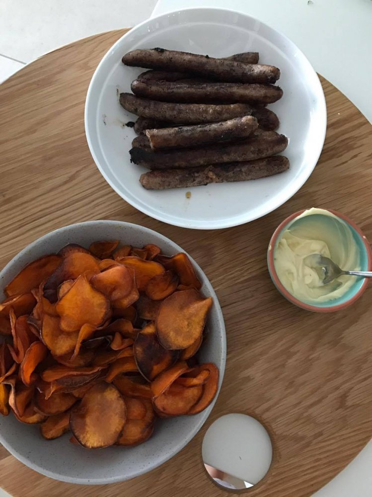 Ground Kush in Round Container with Hemp Leaves