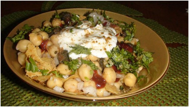 Ground Kush in Round Container with Hemp Leaves