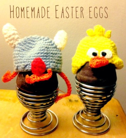 Ground Kush in Round Container with Hemp Leaves