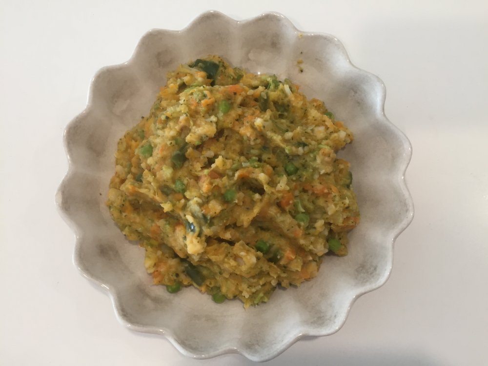 Ground Kush in Round Container with Hemp Leaves