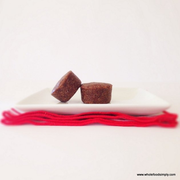 Ground Kush in Round Container with Hemp Leaves