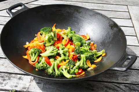 Ground Kush in Round Container with Hemp Leaves