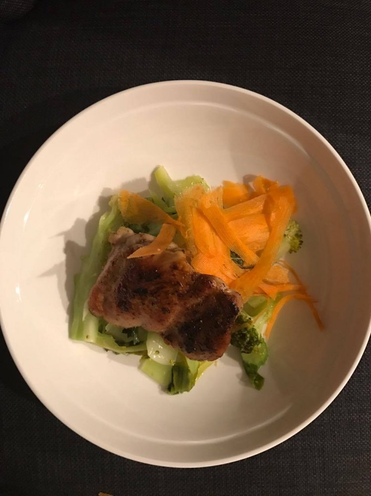 Ground Kush in Round Container with Hemp Leaves