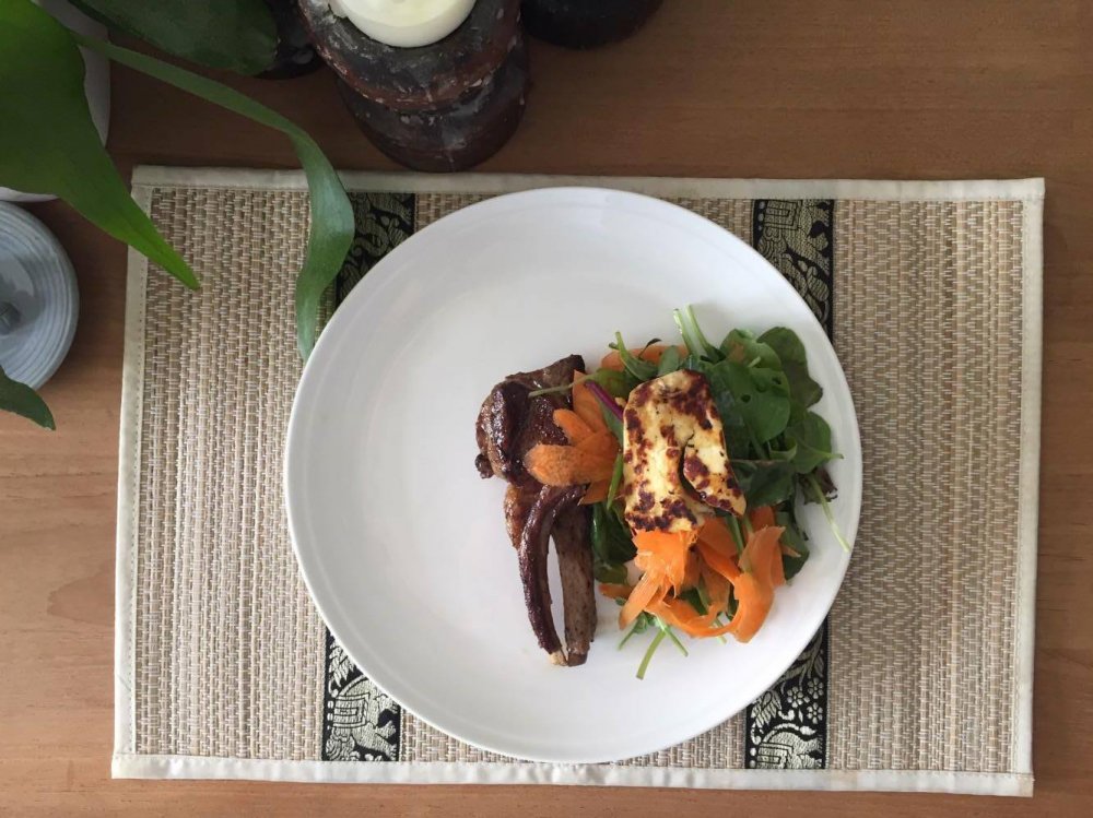 Ground Kush in Round Container with Hemp Leaves