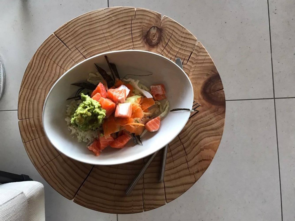 Ground Kush in Round Container with Hemp Leaves