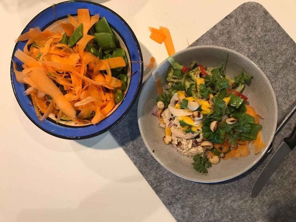 Ground Kush in Round Container with Hemp Leaves