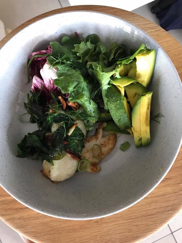 Ground Kush in Round Container with Hemp Leaves