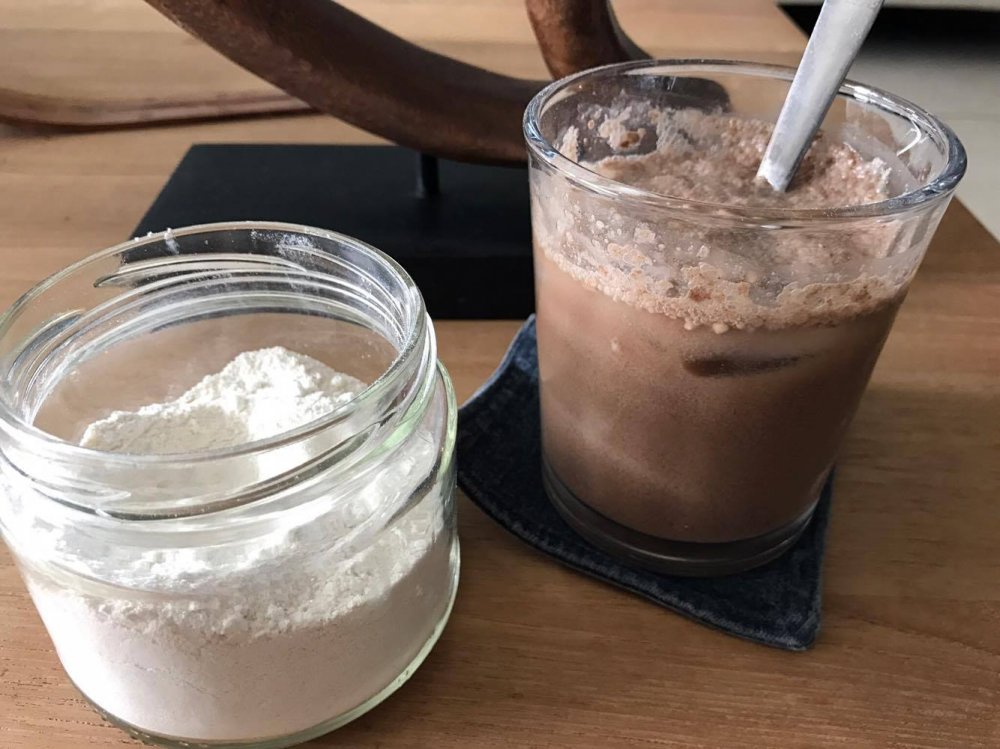 Ground Kush in Round Container with Hemp Leaves