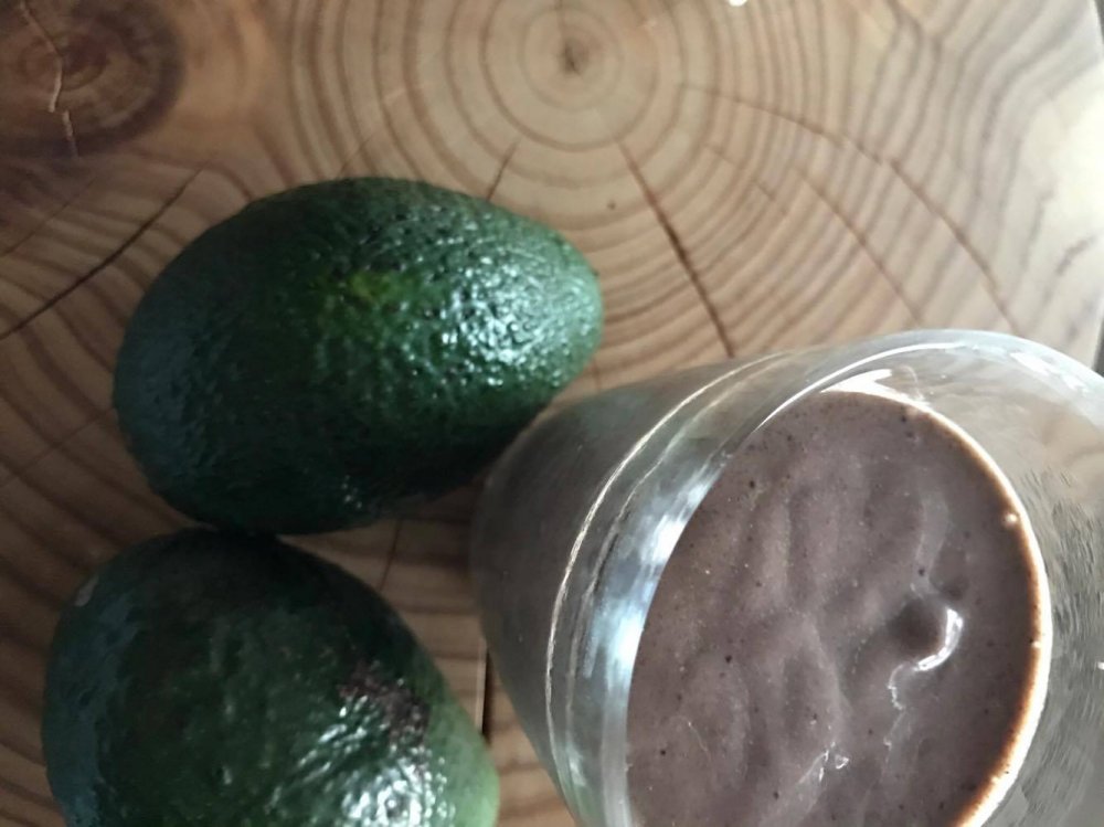 Ground Kush in Round Container with Hemp Leaves