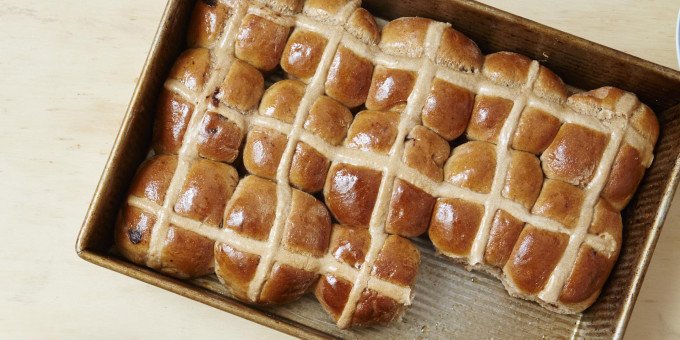 Ground Kush in Round Container with Hemp Leaves