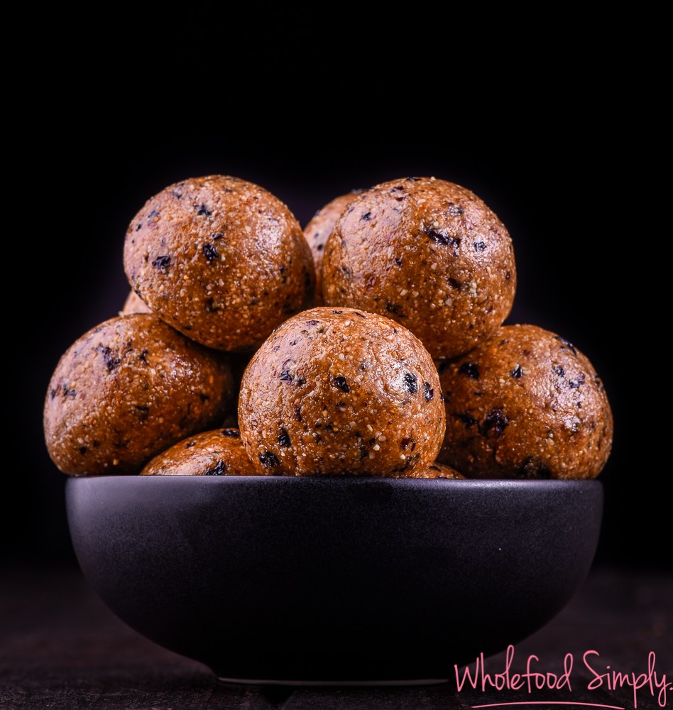 Ground Kush in Round Container with Hemp Leaves