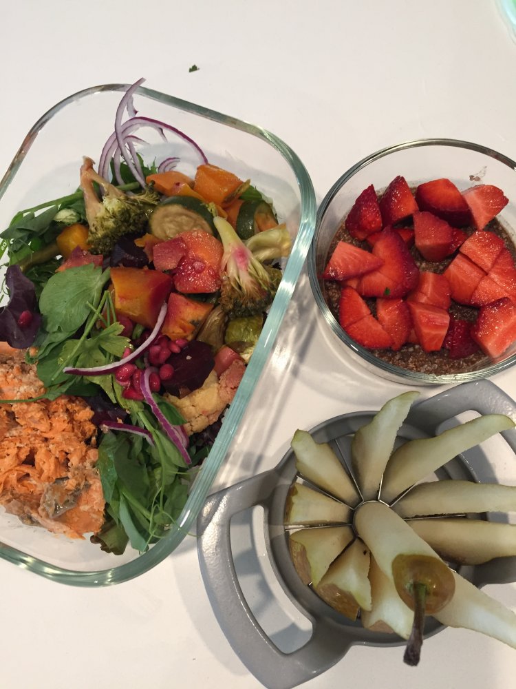Ground Kush in Round Container with Hemp Leaves