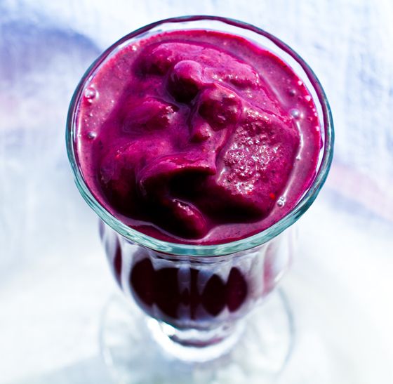 Ground Kush in Round Container with Hemp Leaves
