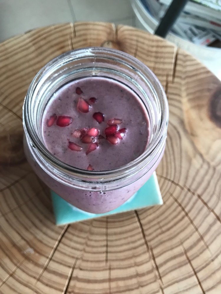Ground Kush in Round Container with Hemp Leaves