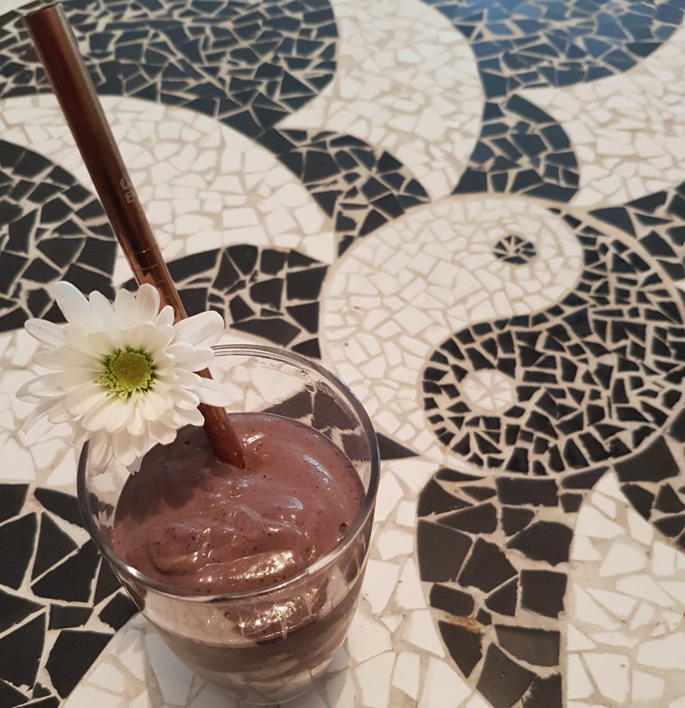 Ground Kush in Round Container with Hemp Leaves