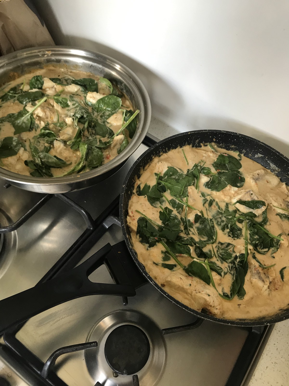 Ground Kush in Round Container with Hemp Leaves