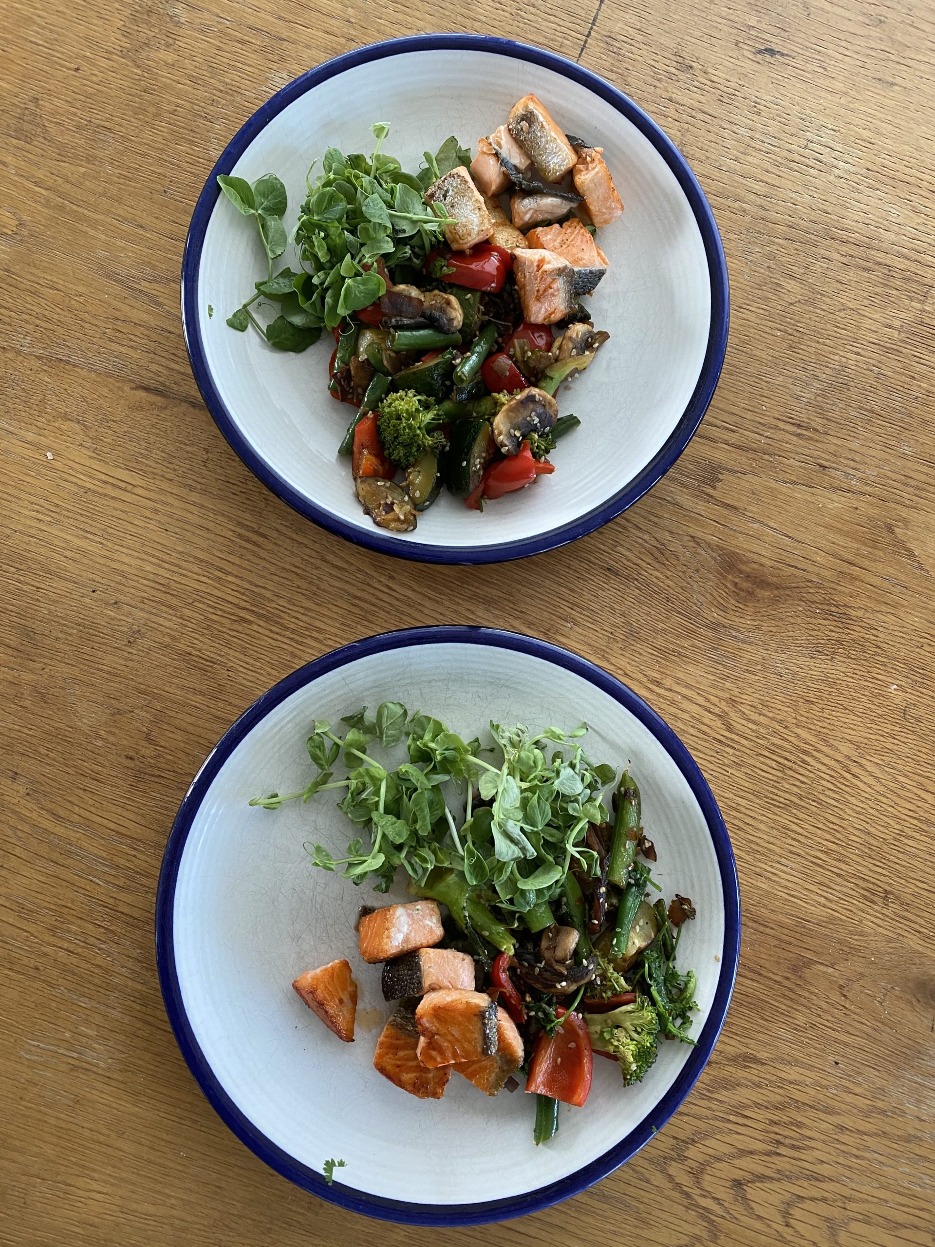 Ground Kush in Round Container with Hemp Leaves