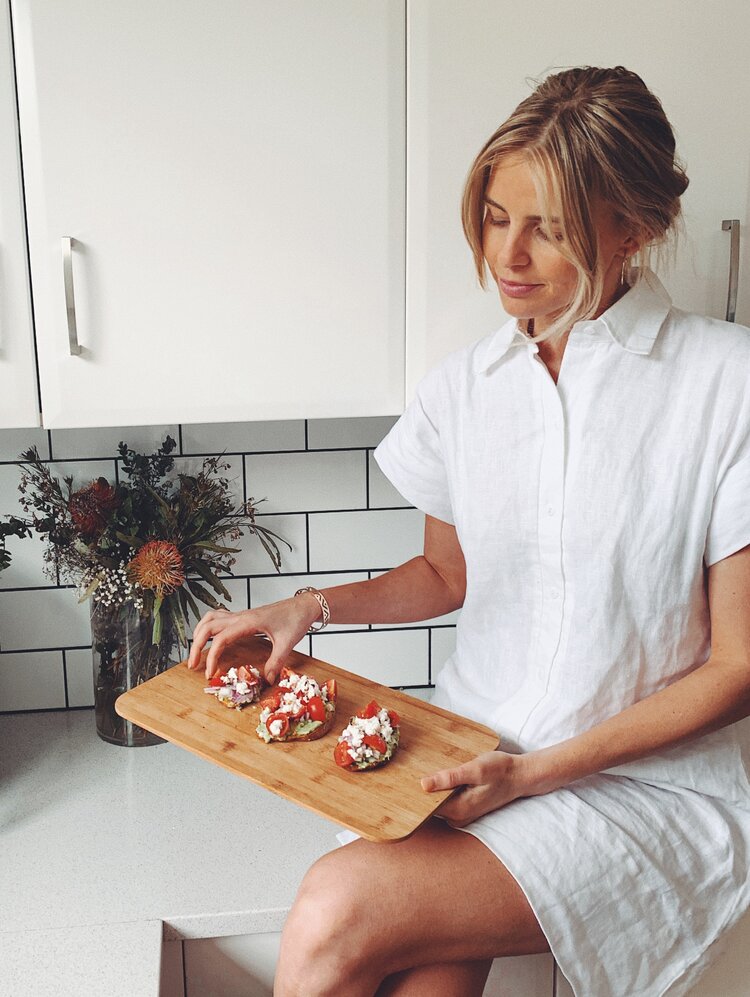 Ground Kush in Round Container with Hemp Leaves