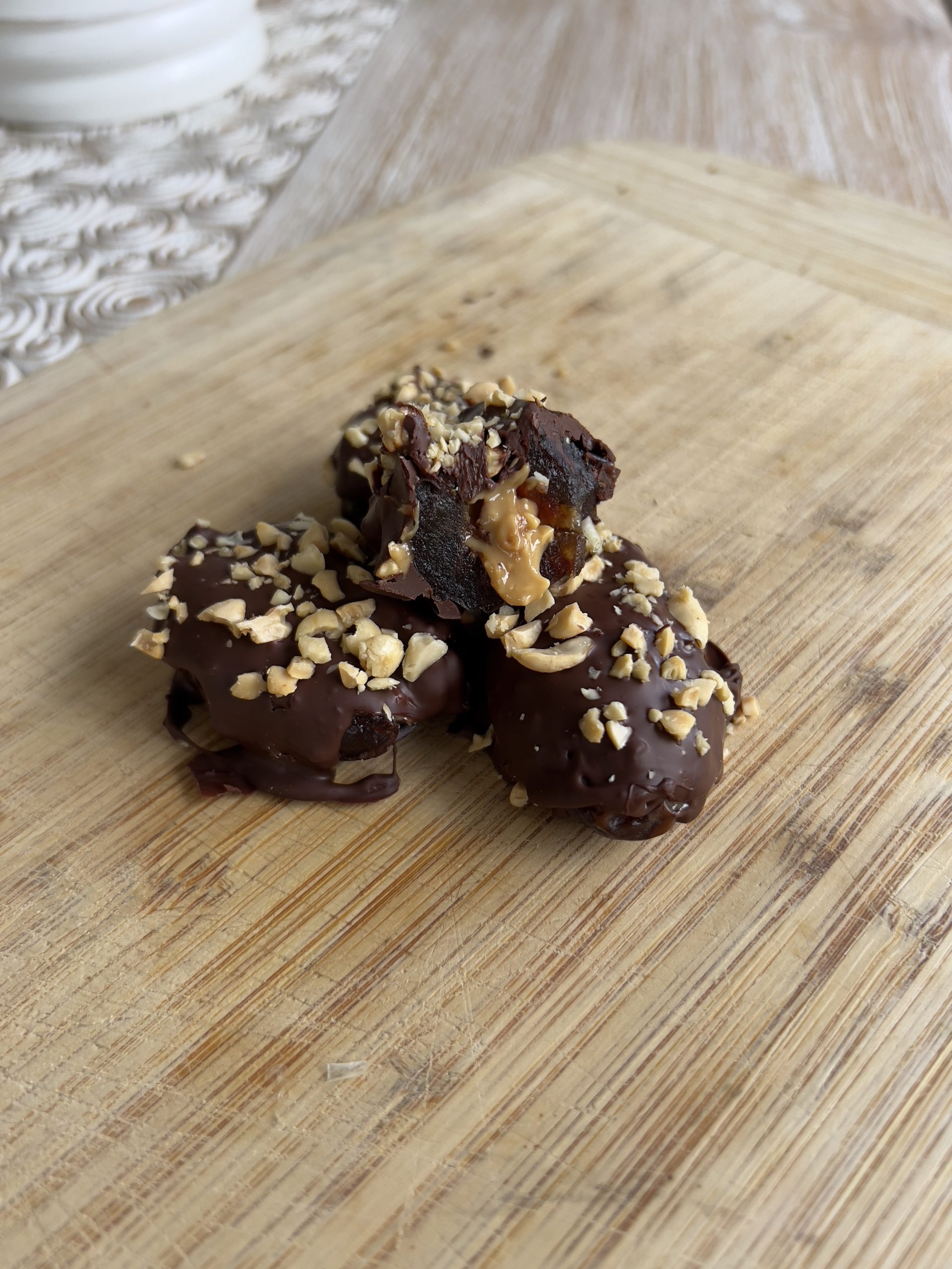 Ground Kush in Round Container with Hemp Leaves