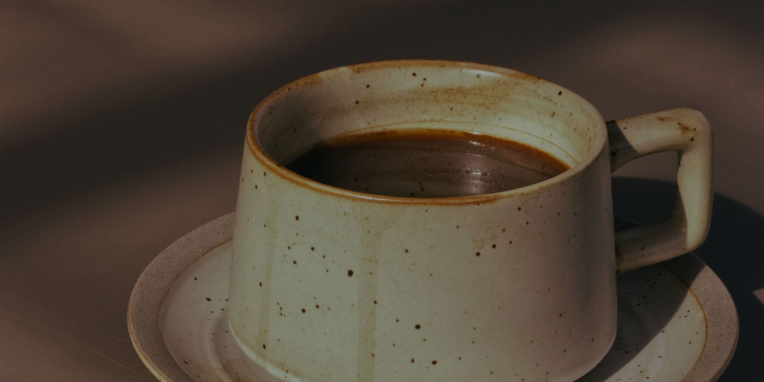 Ground Kush in Round Container with Hemp Leaves